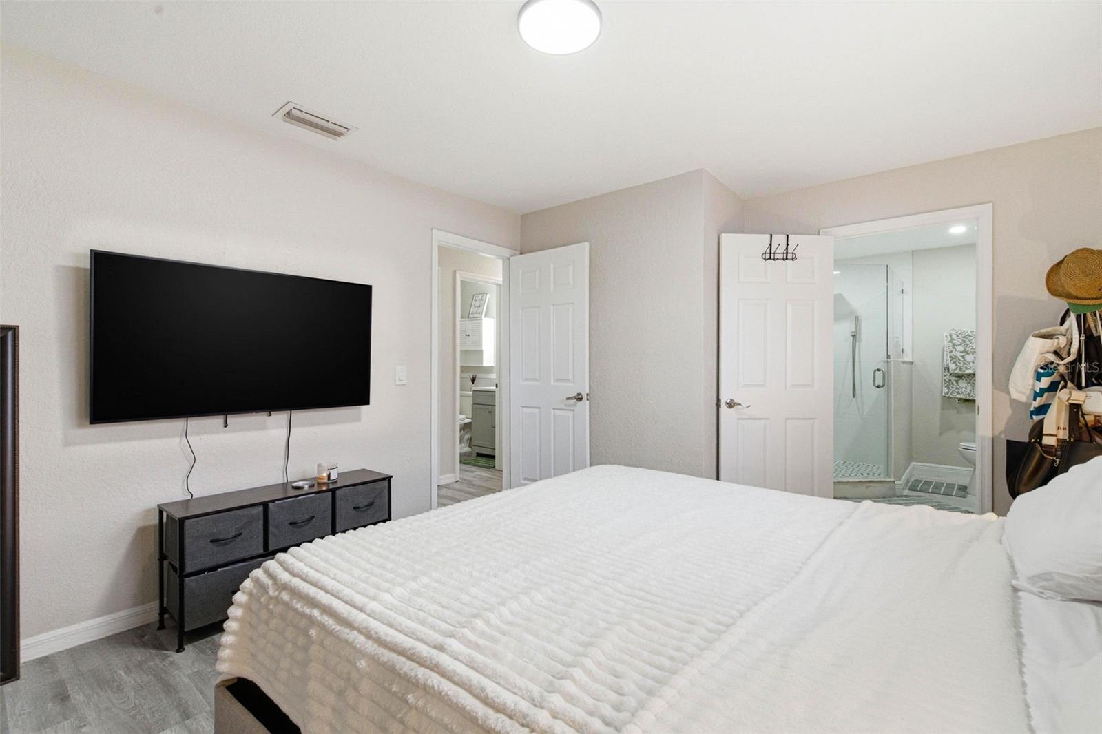 Image 19 of 33 For 6401 Hale Avenue