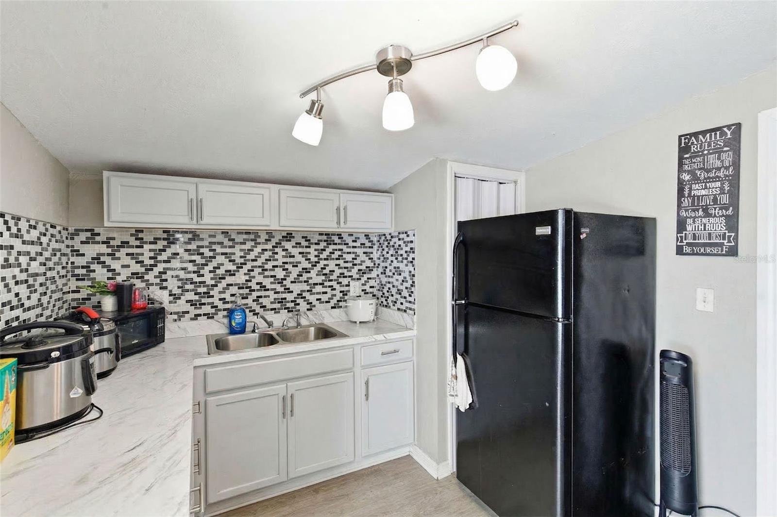 Image 26 of 33 For 6401 Hale Avenue