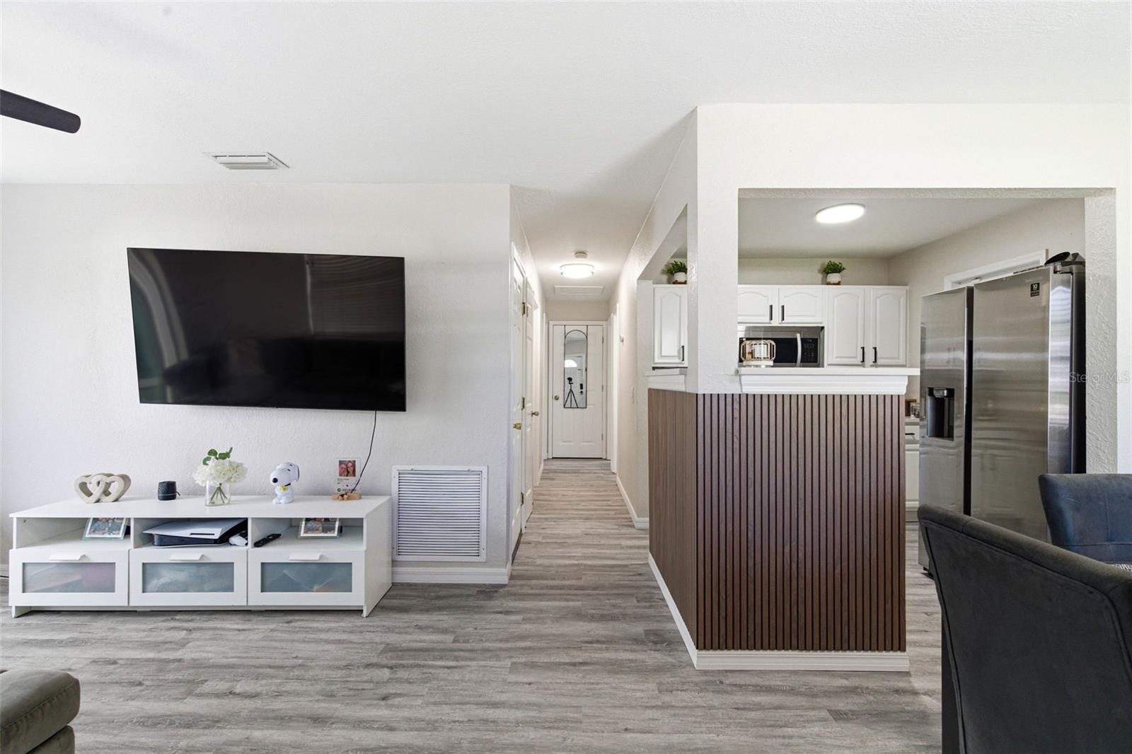 Image 5 of 33 For 6401 Hale Avenue