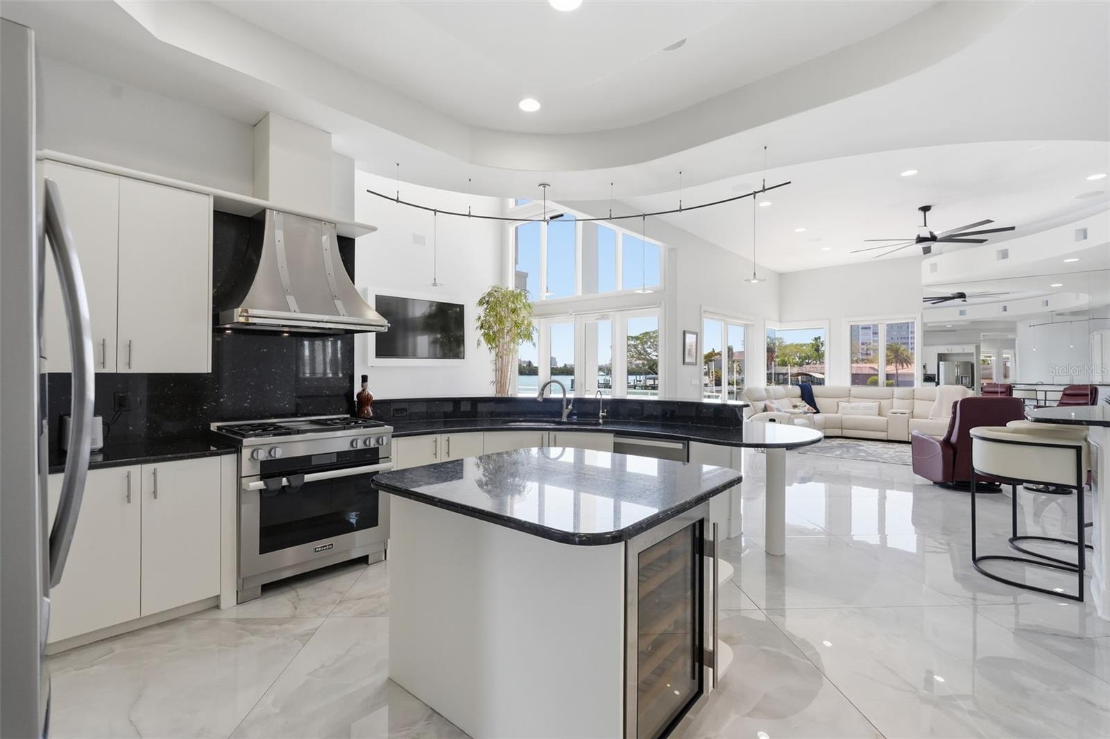 Image 18 of 84 For 42 Midway Island