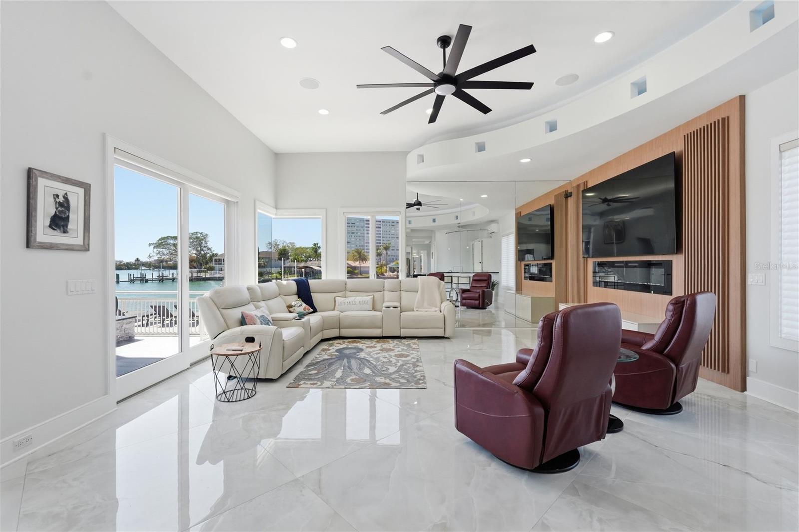 Image 26 of 84 For 42 Midway Island