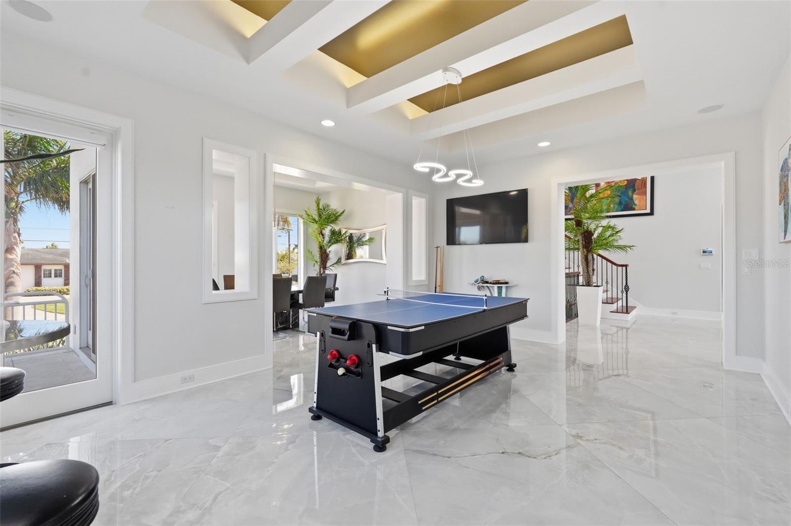 Image 29 of 84 For 42 Midway Island