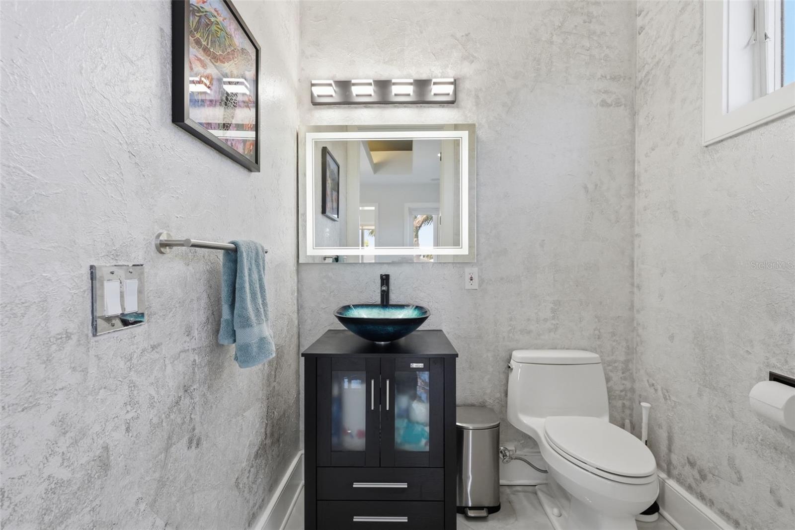 Image 31 of 84 For 42 Midway Island