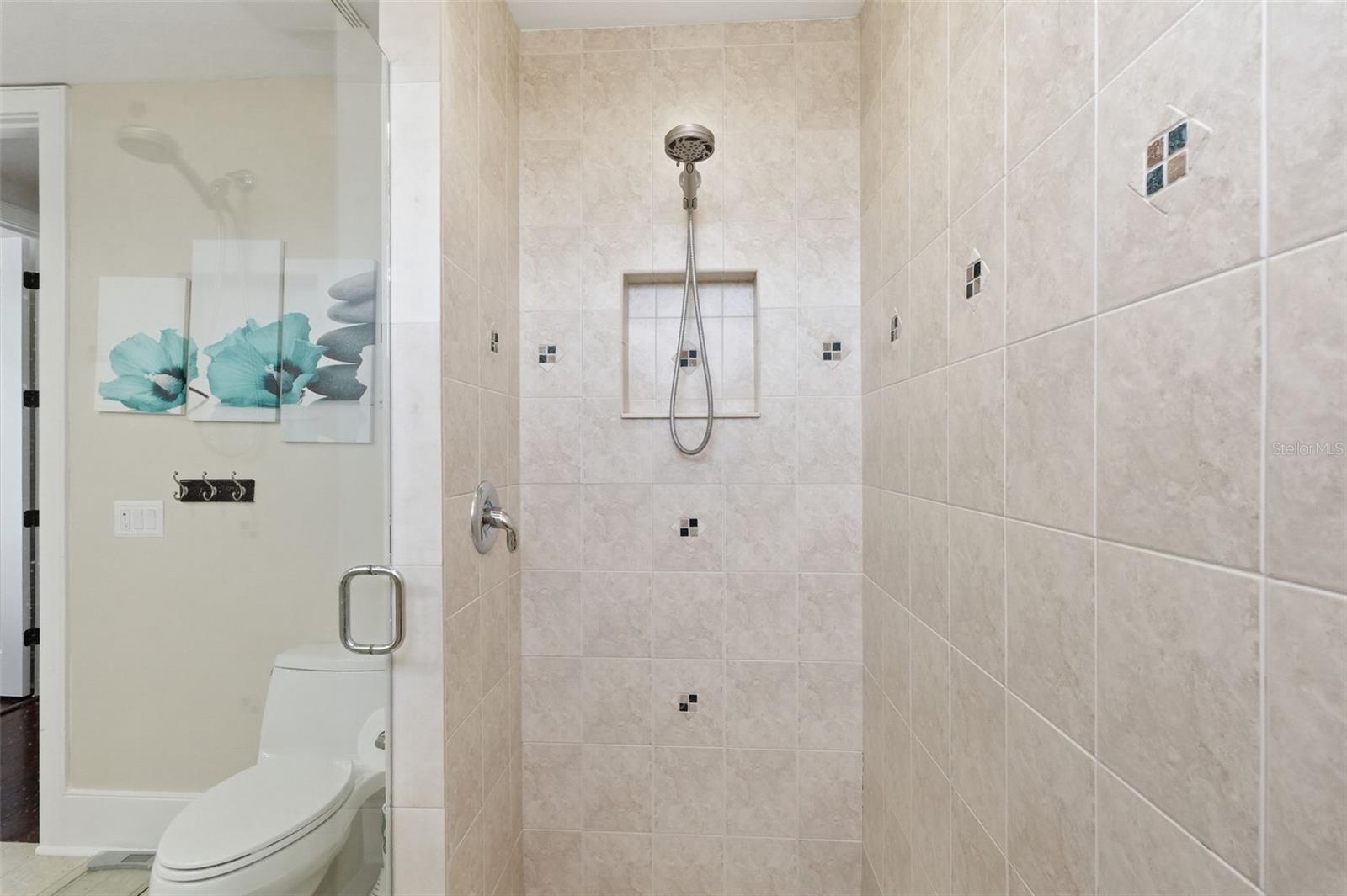 Image 47 of 84 For 42 Midway Island