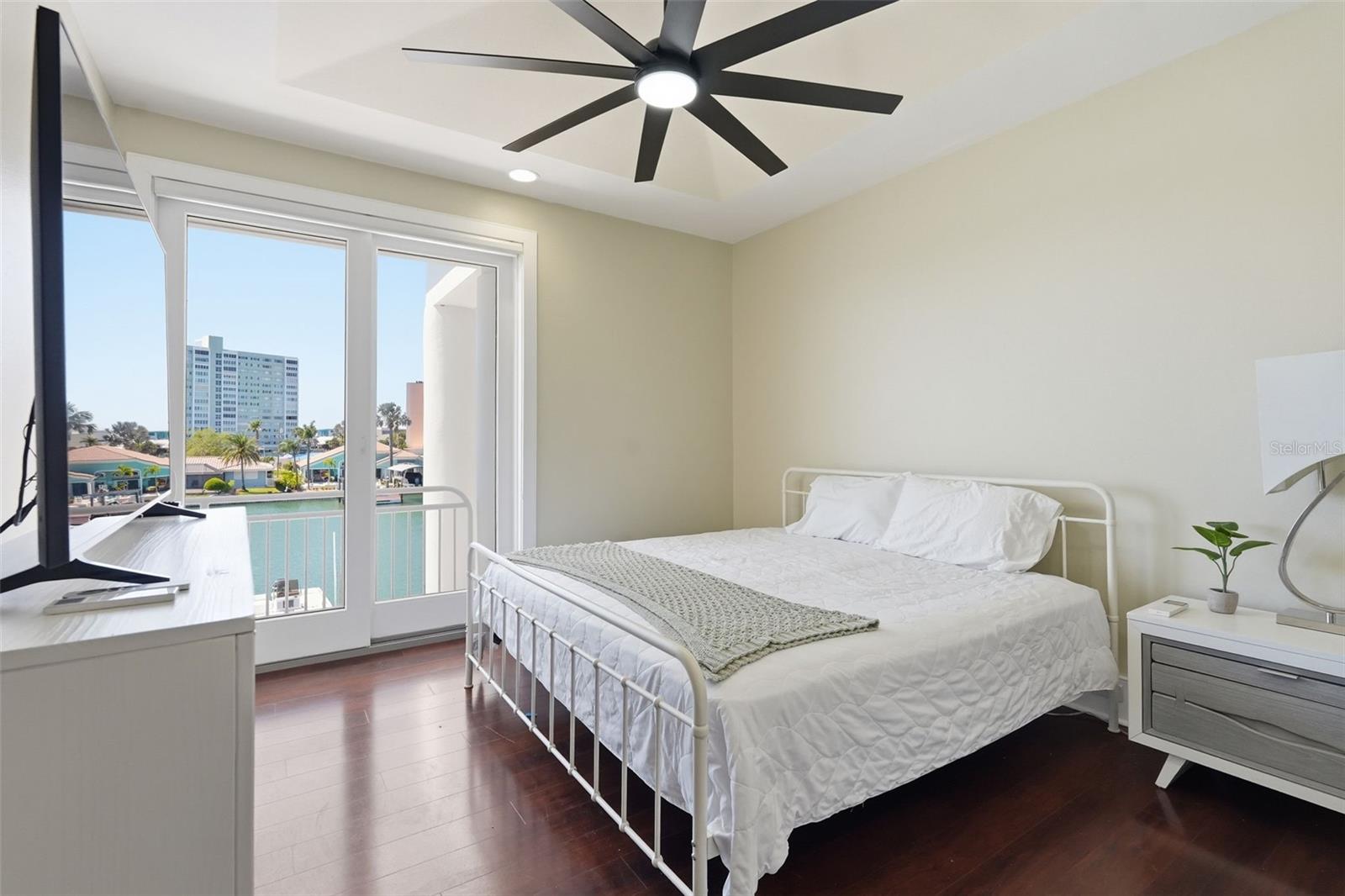 Image 51 of 84 For 42 Midway Island