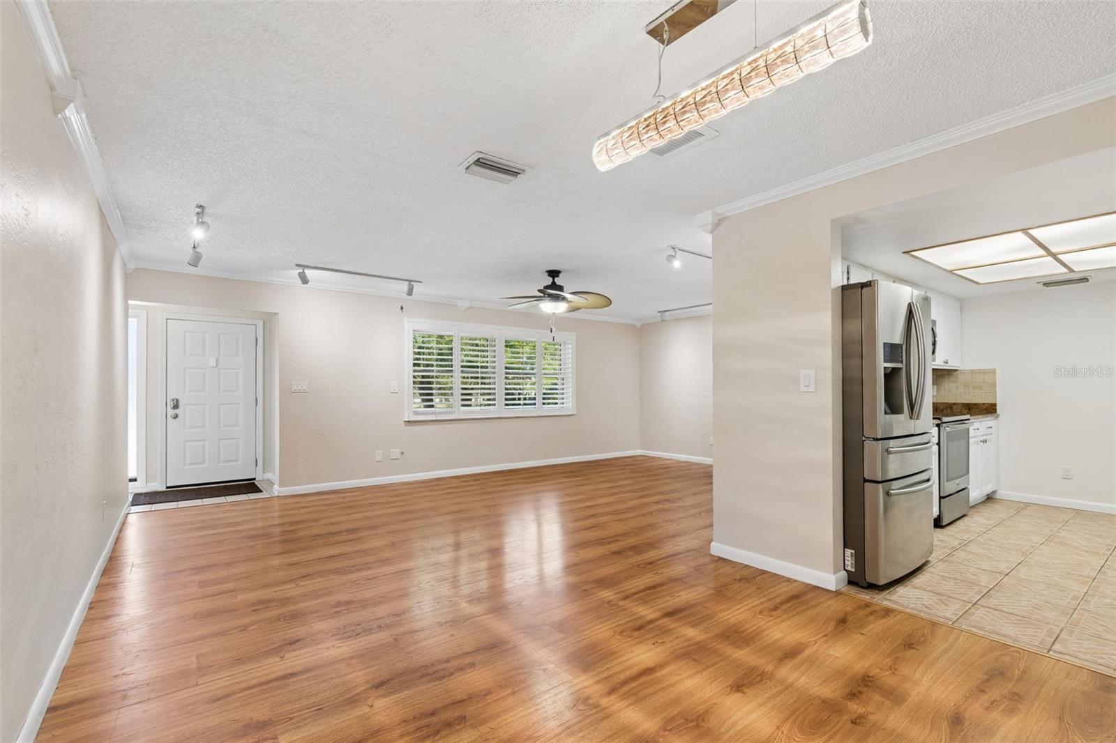 Listing photo id 9 for 11670 81st Place