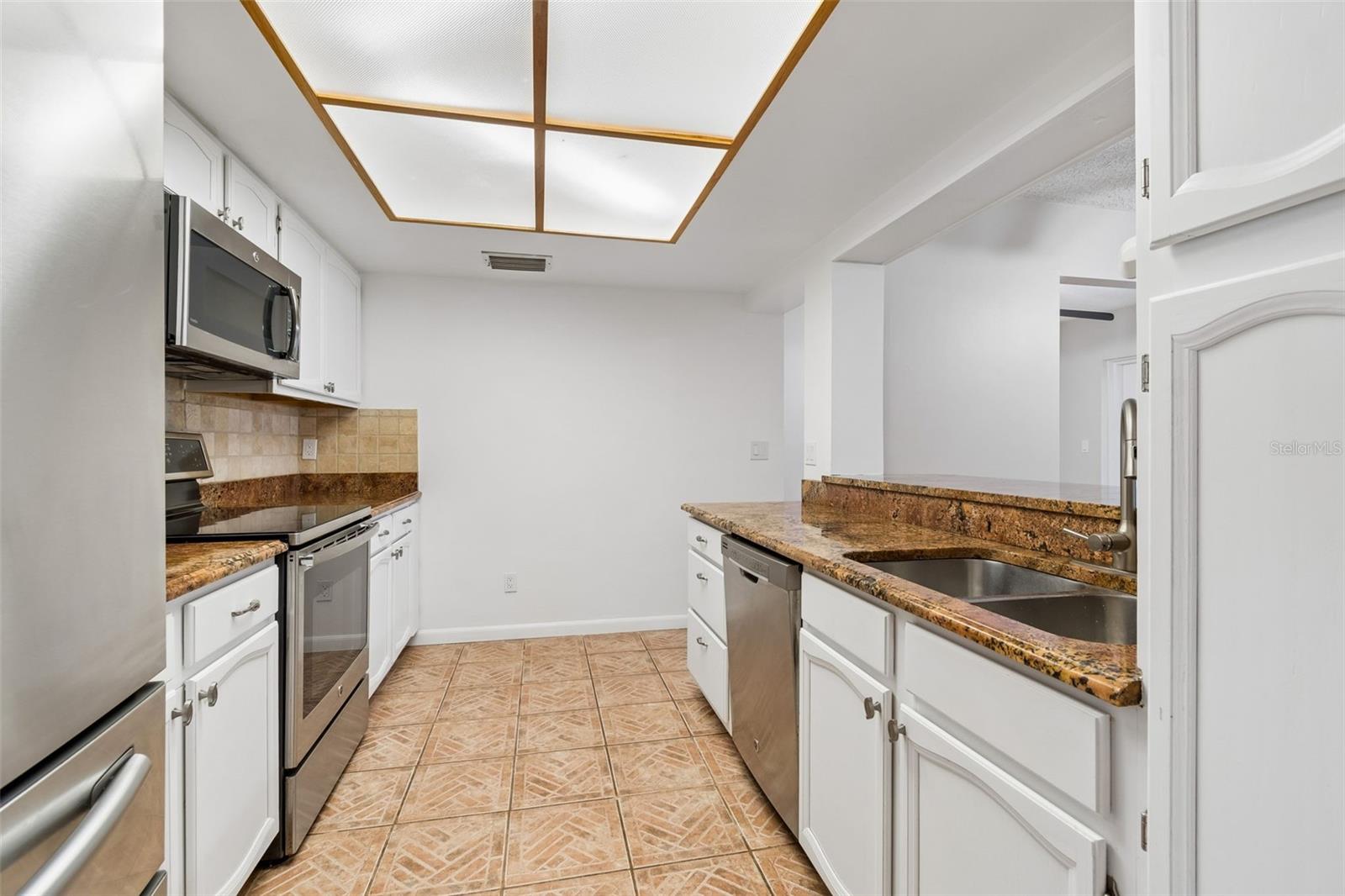 Listing photo id 10 for 11670 81st Place