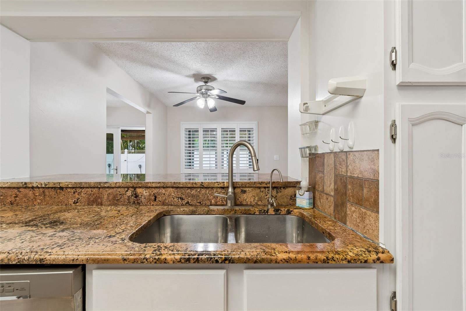 Listing photo id 11 for 11670 81st Place