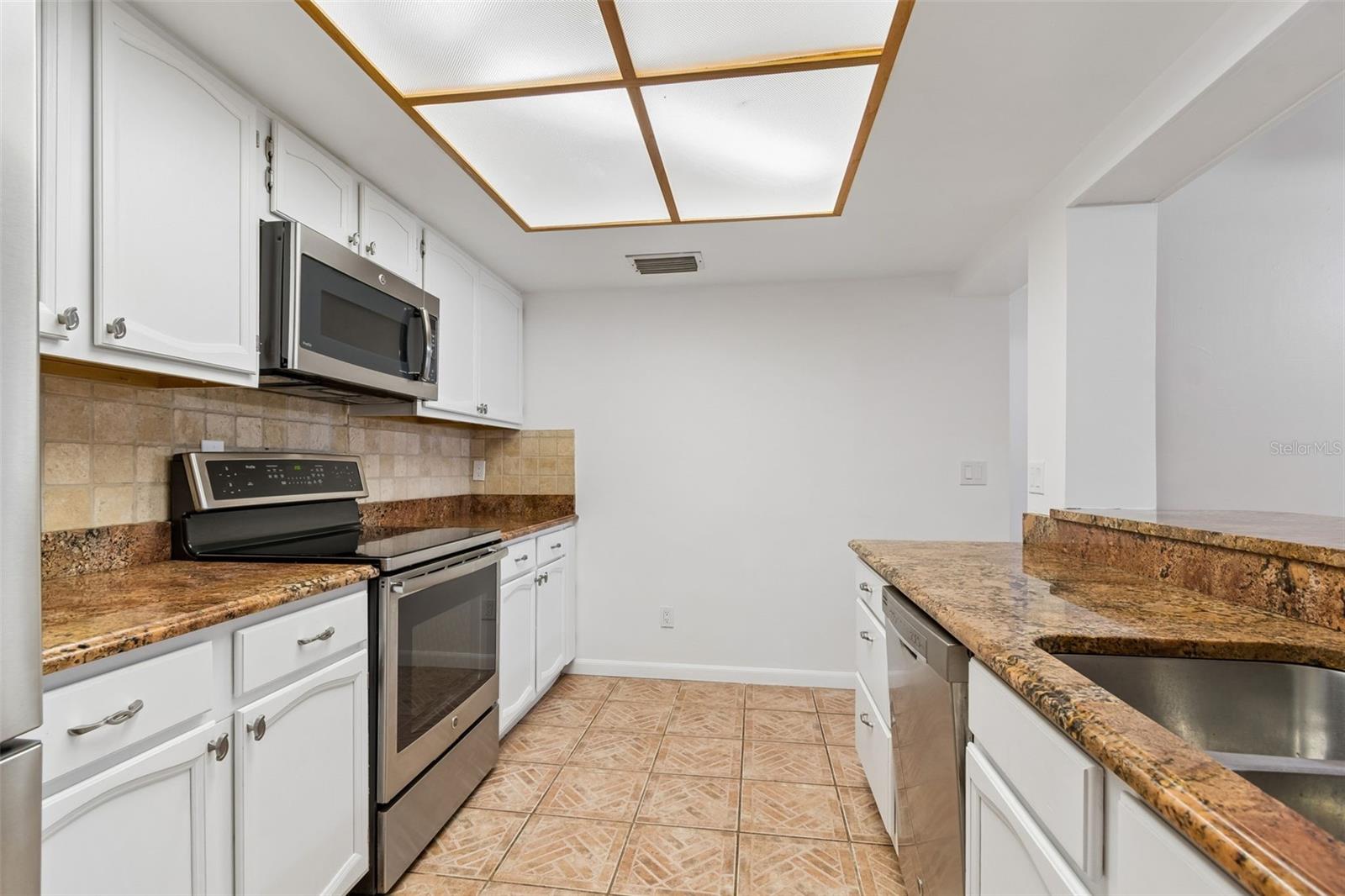 Listing photo id 12 for 11670 81st Place