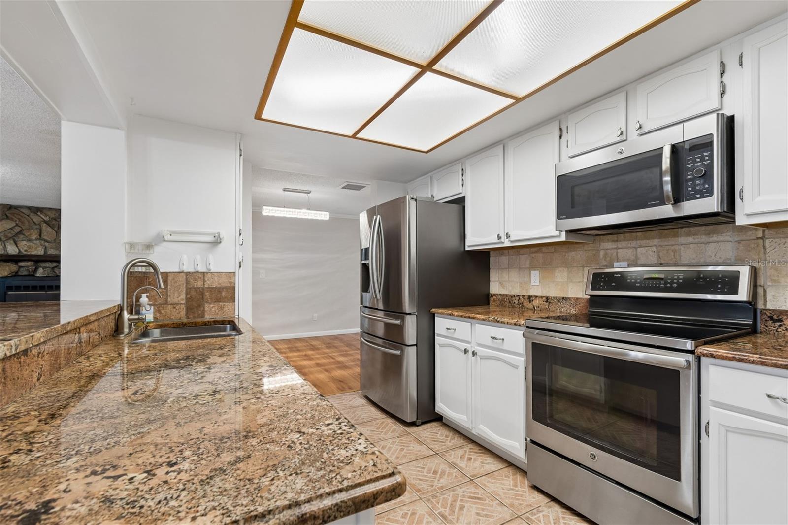 Listing photo id 13 for 11670 81st Place