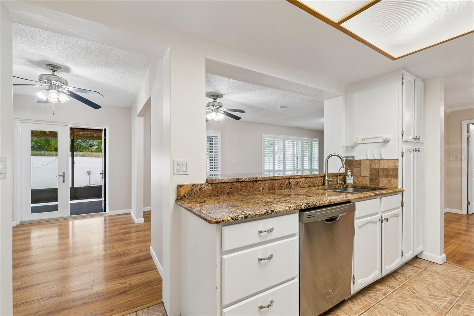 Listing photo id 15 for 11670 81st Place