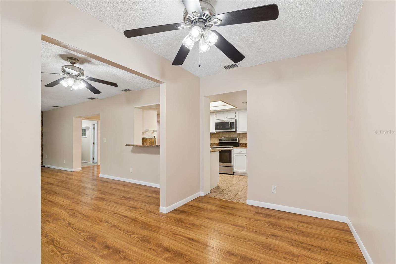 Listing photo id 16 for 11670 81st Place