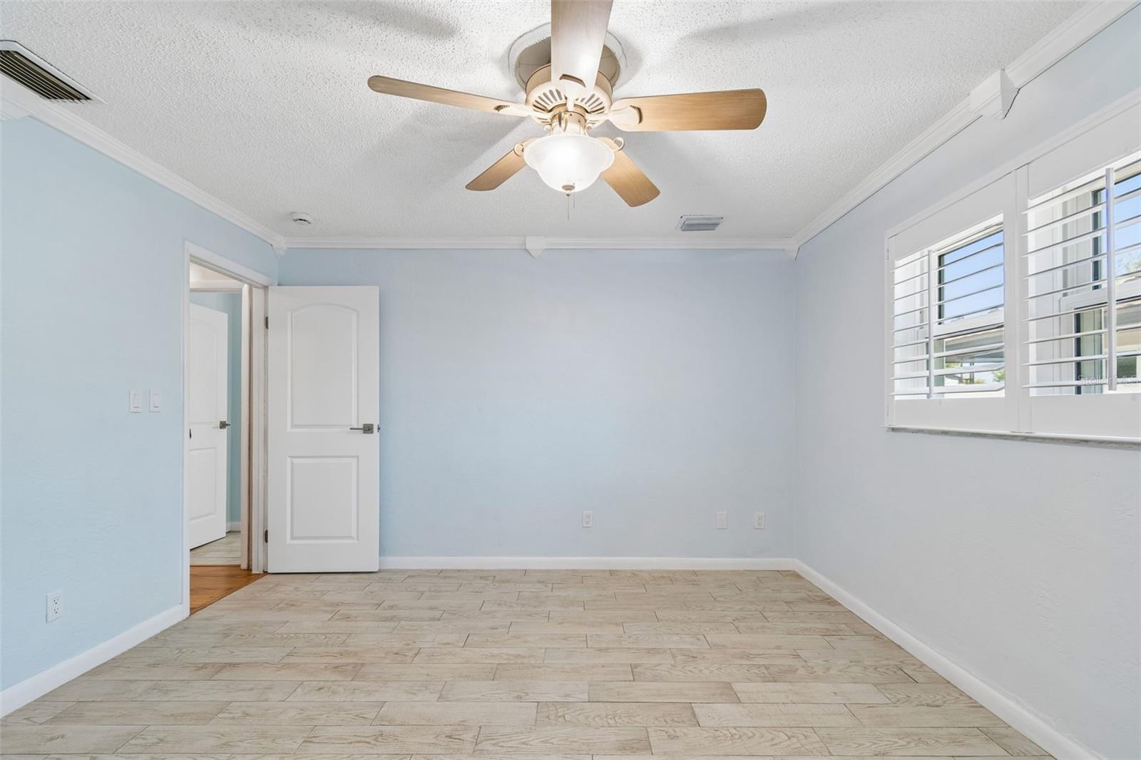 Listing photo id 24 for 11670 81st Place