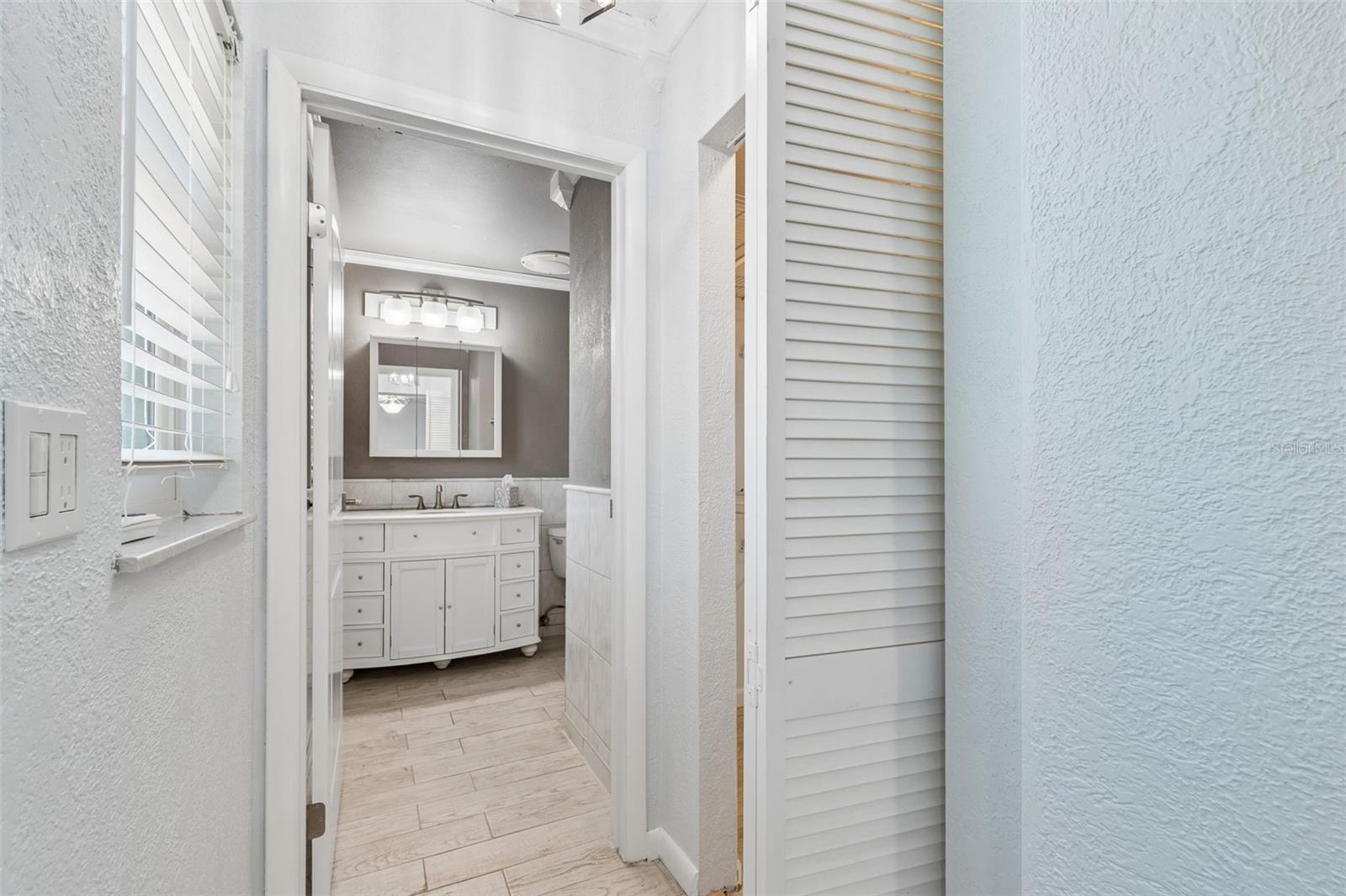 Listing photo id 25 for 11670 81st Place