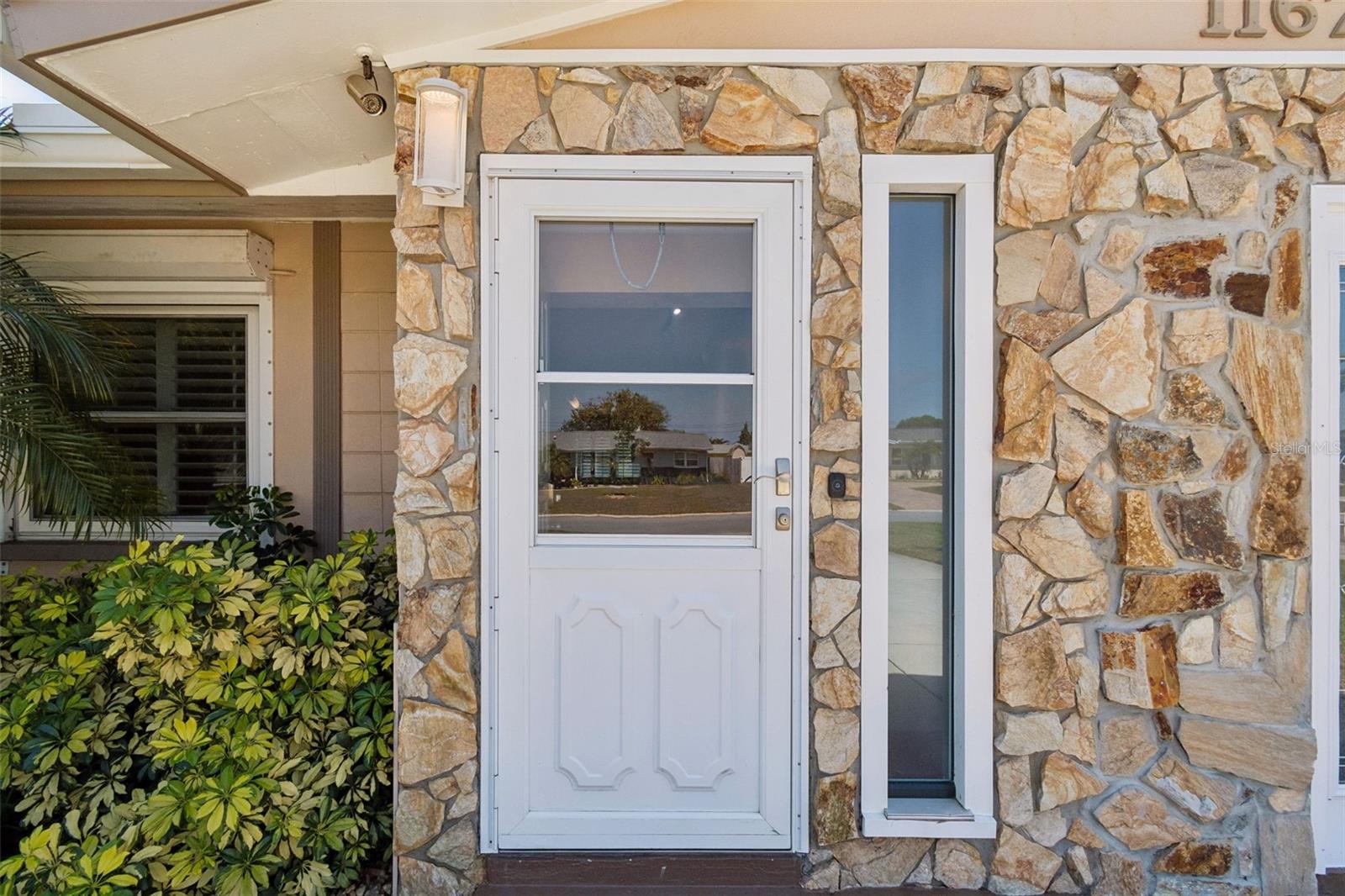 Listing photo id 1 for 11670 81st Place