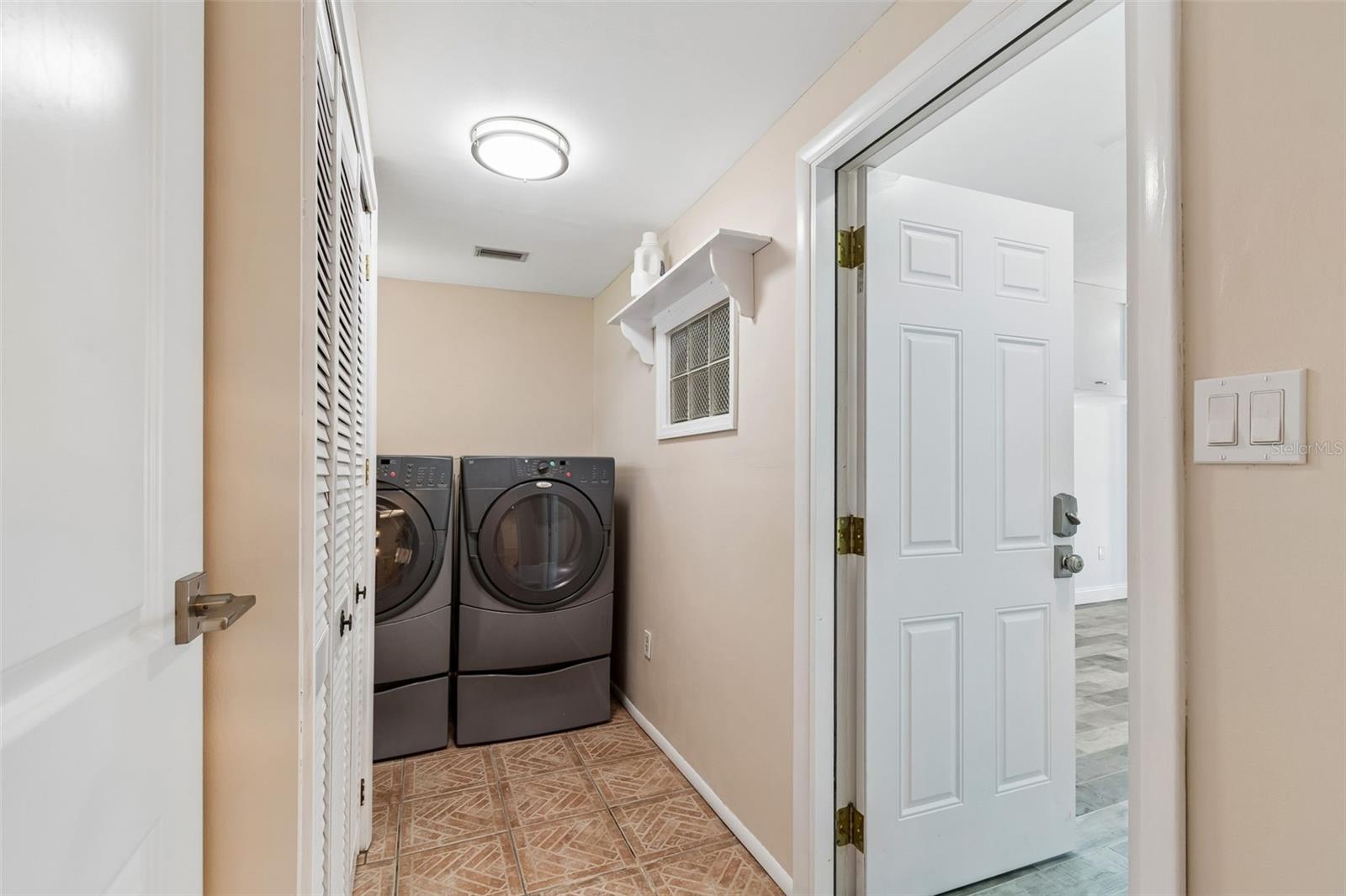 Listing photo id 41 for 11670 81st Place