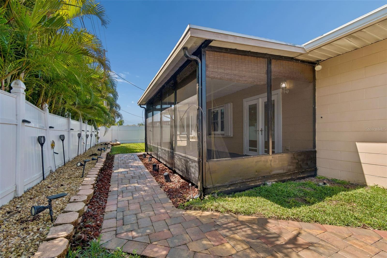 Listing photo id 43 for 11670 81st Place