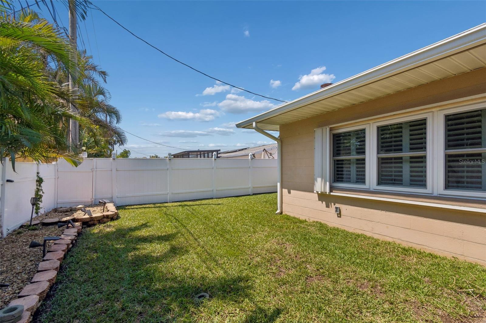 Listing photo id 44 for 11670 81st Place