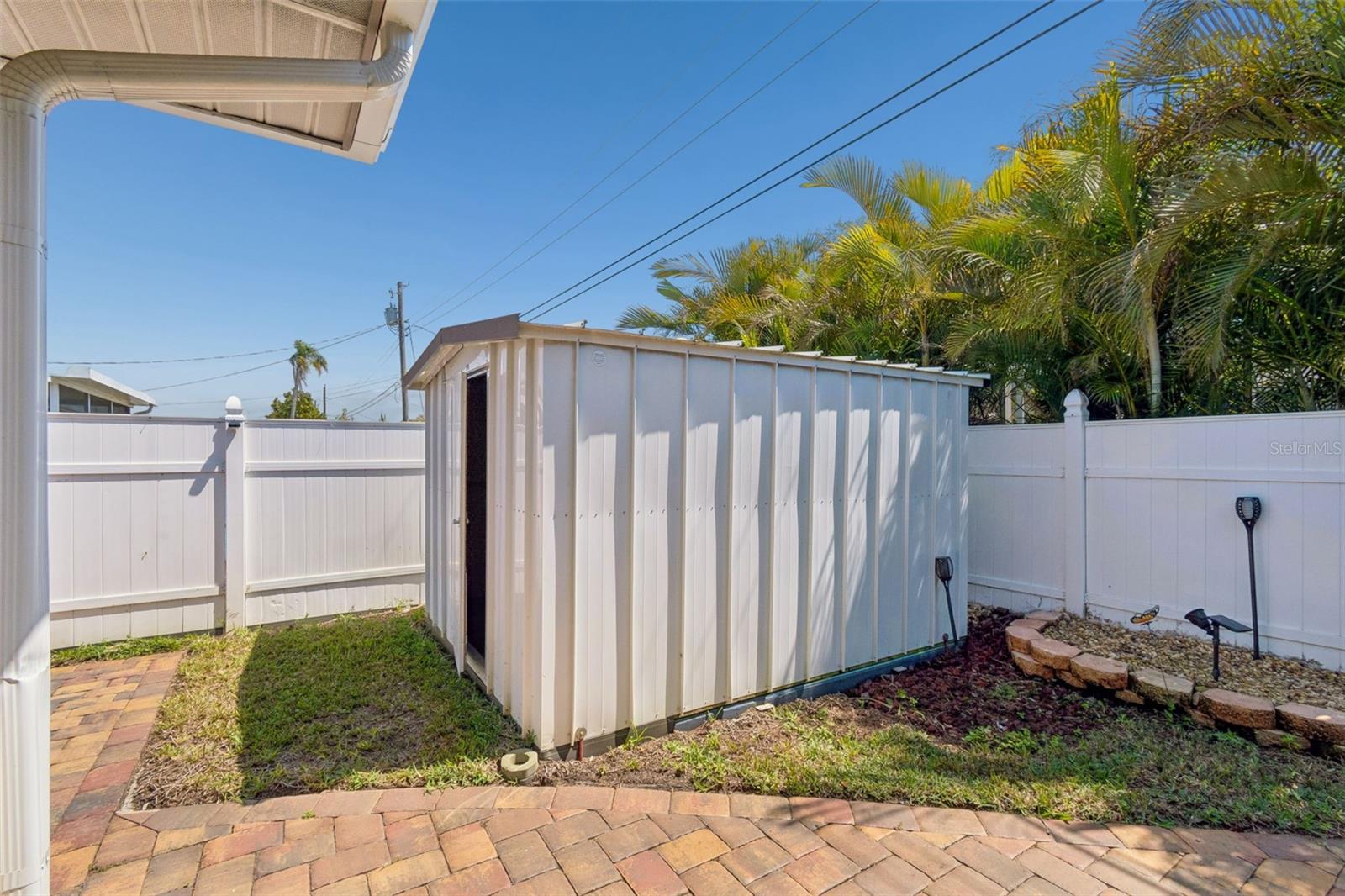 Listing photo id 47 for 11670 81st Place