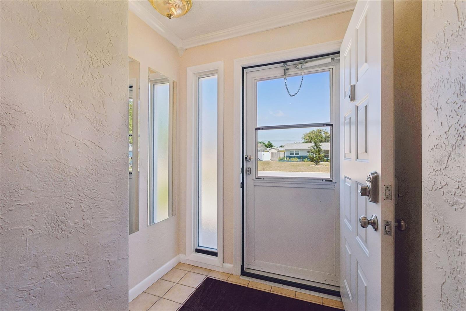 Listing photo id 3 for 11670 81st Place