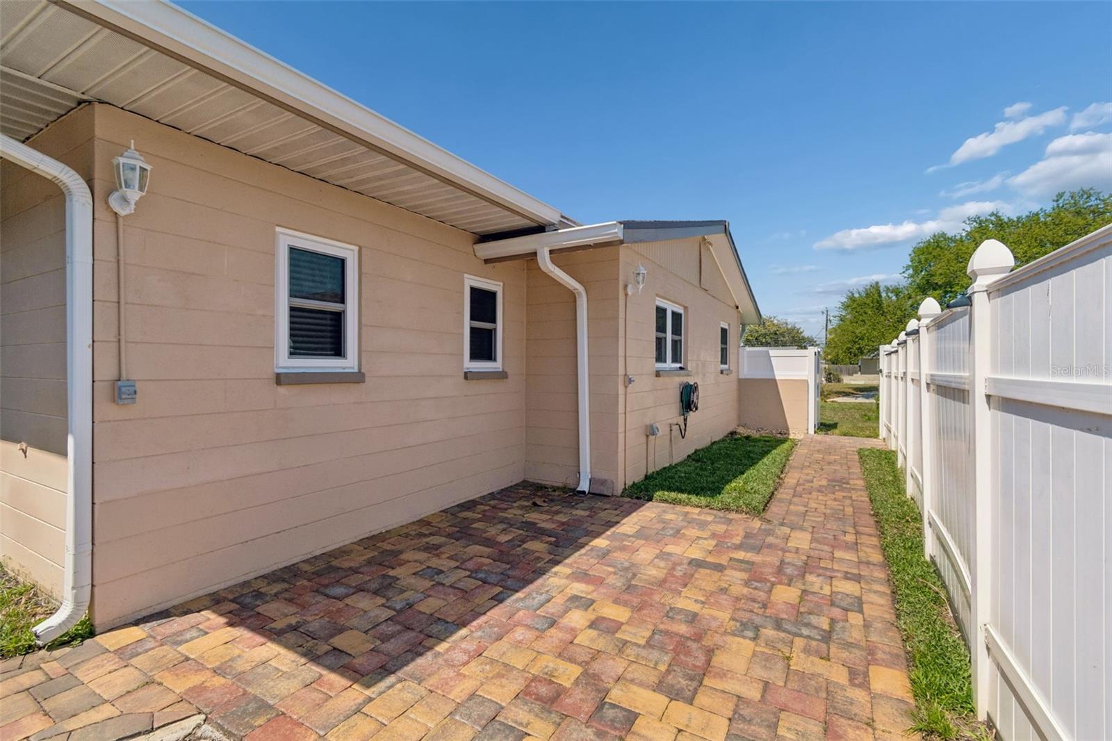 Listing photo id 50 for 11670 81st Place