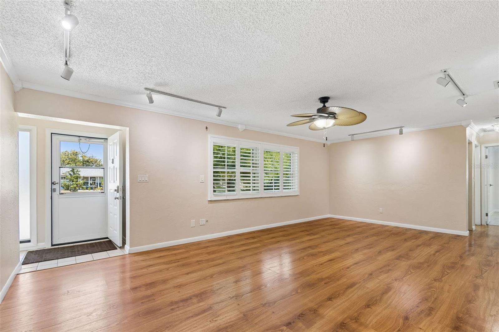 Listing photo id 4 for 11670 81st Place