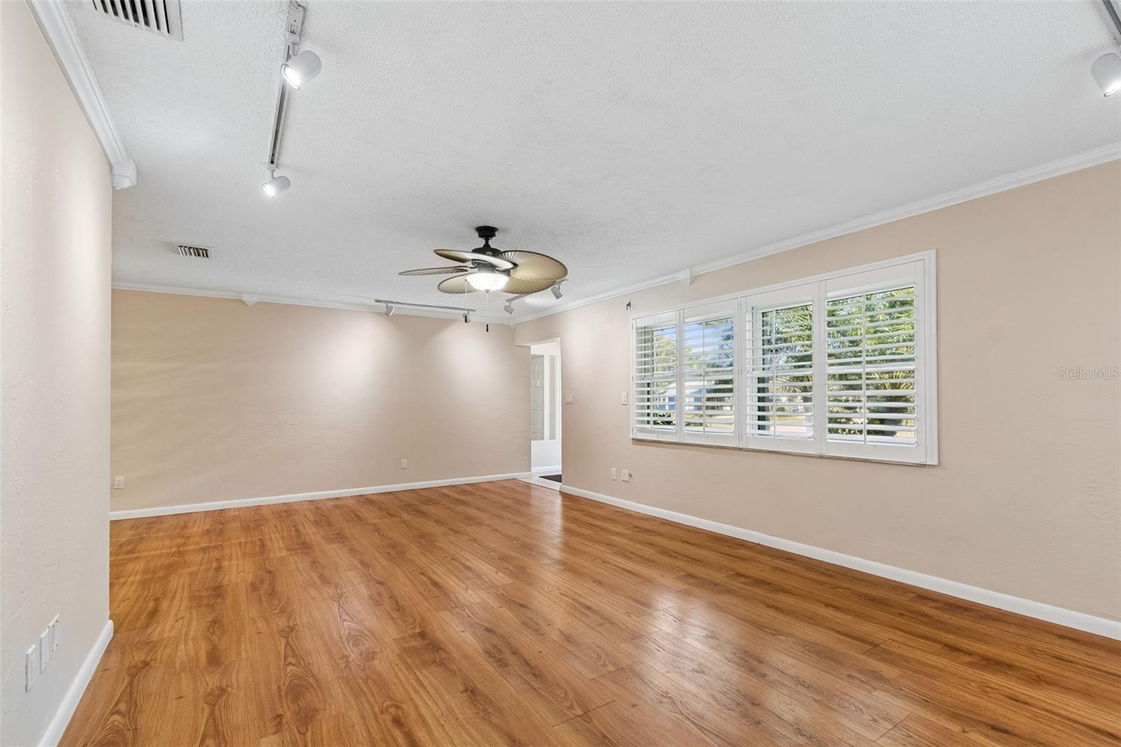 Listing photo id 5 for 11670 81st Place