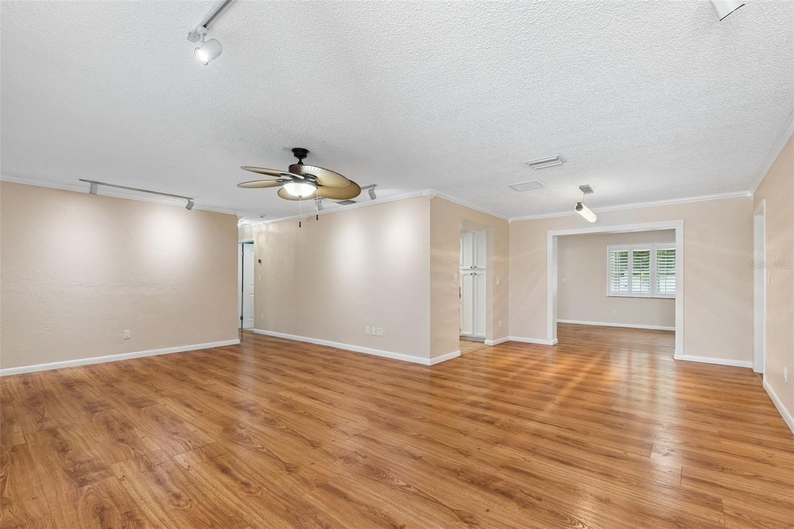 Listing photo id 6 for 11670 81st Place