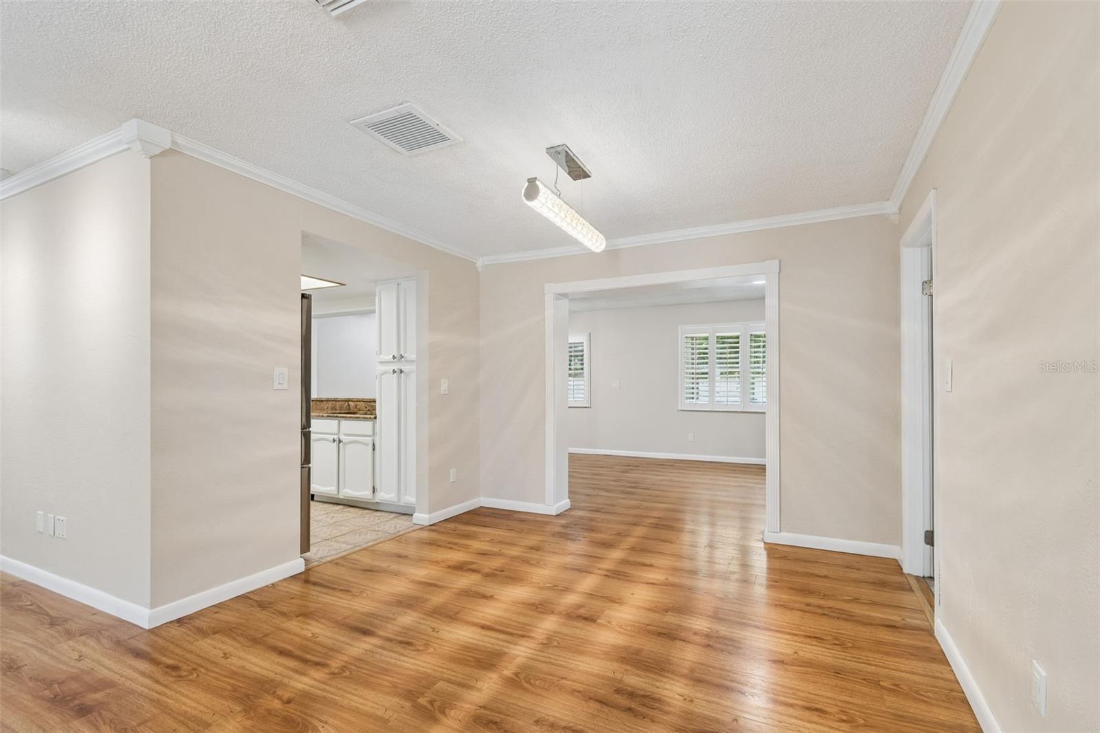 Listing photo id 7 for 11670 81st Place