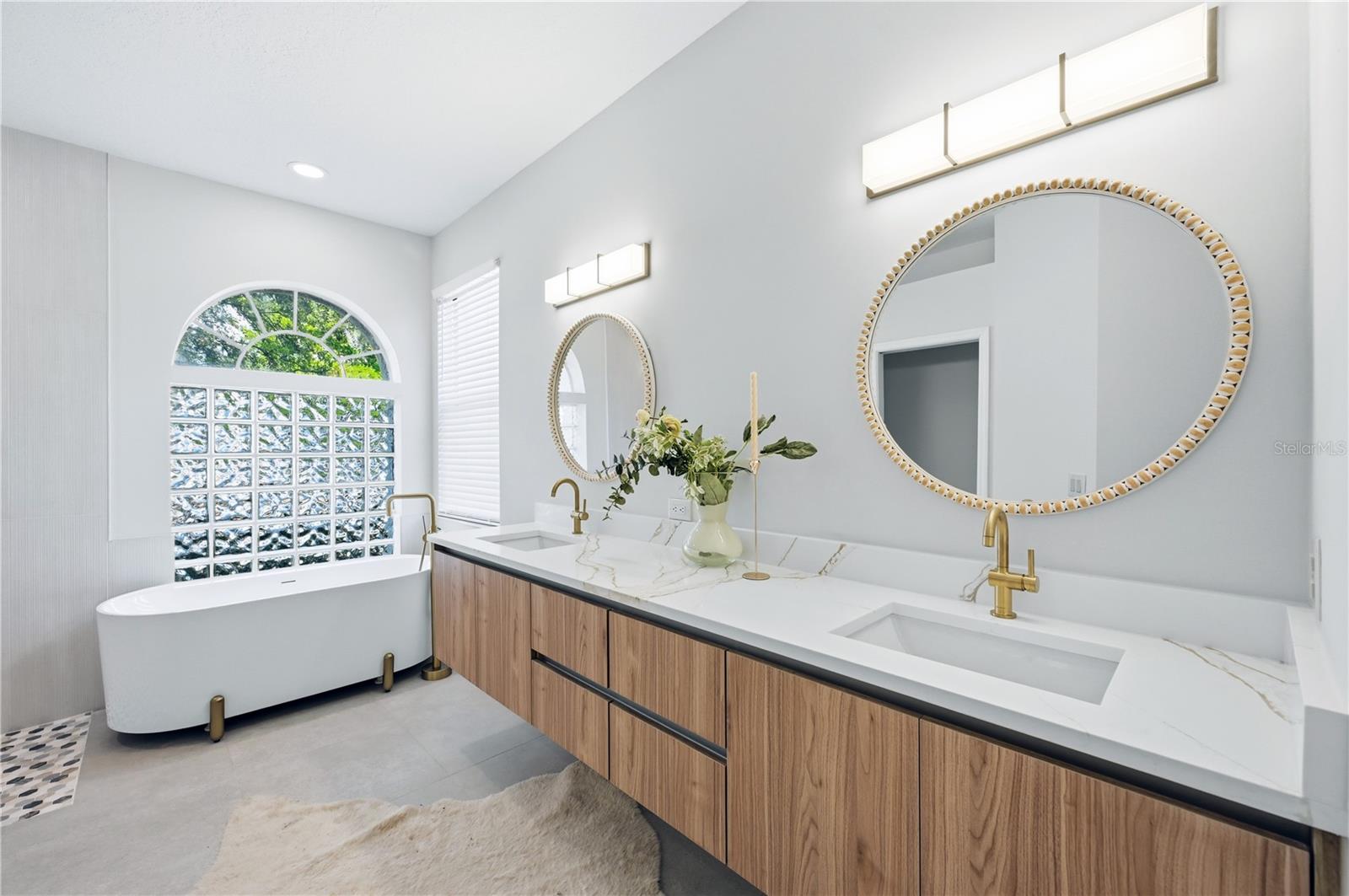 Image 11 of 20 For 4858 Augusta Avenue