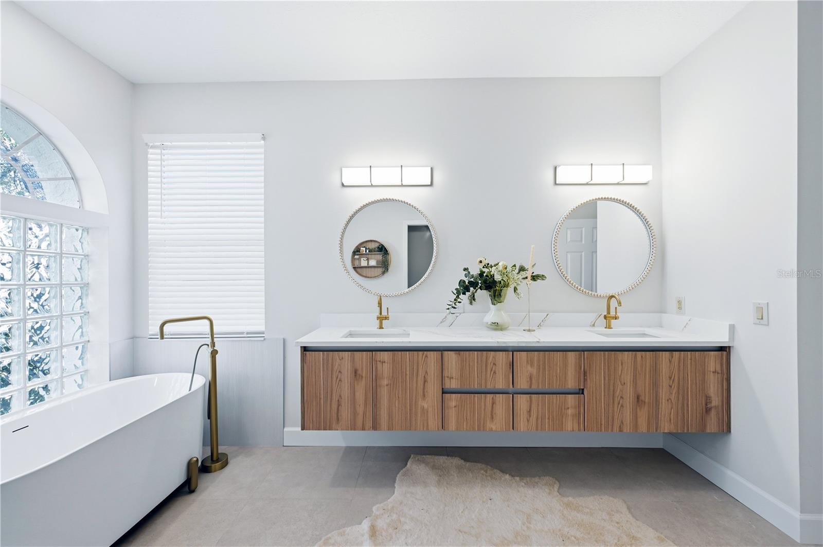 Image 12 of 20 For 4858 Augusta Avenue