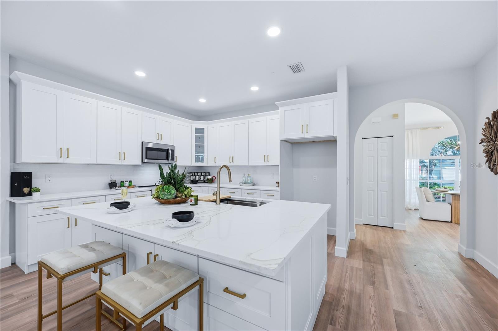 Image 3 of 20 For 4858 Augusta Avenue