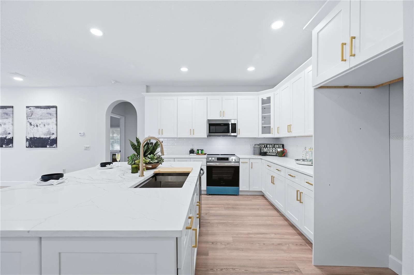 Image 4 of 20 For 4858 Augusta Avenue