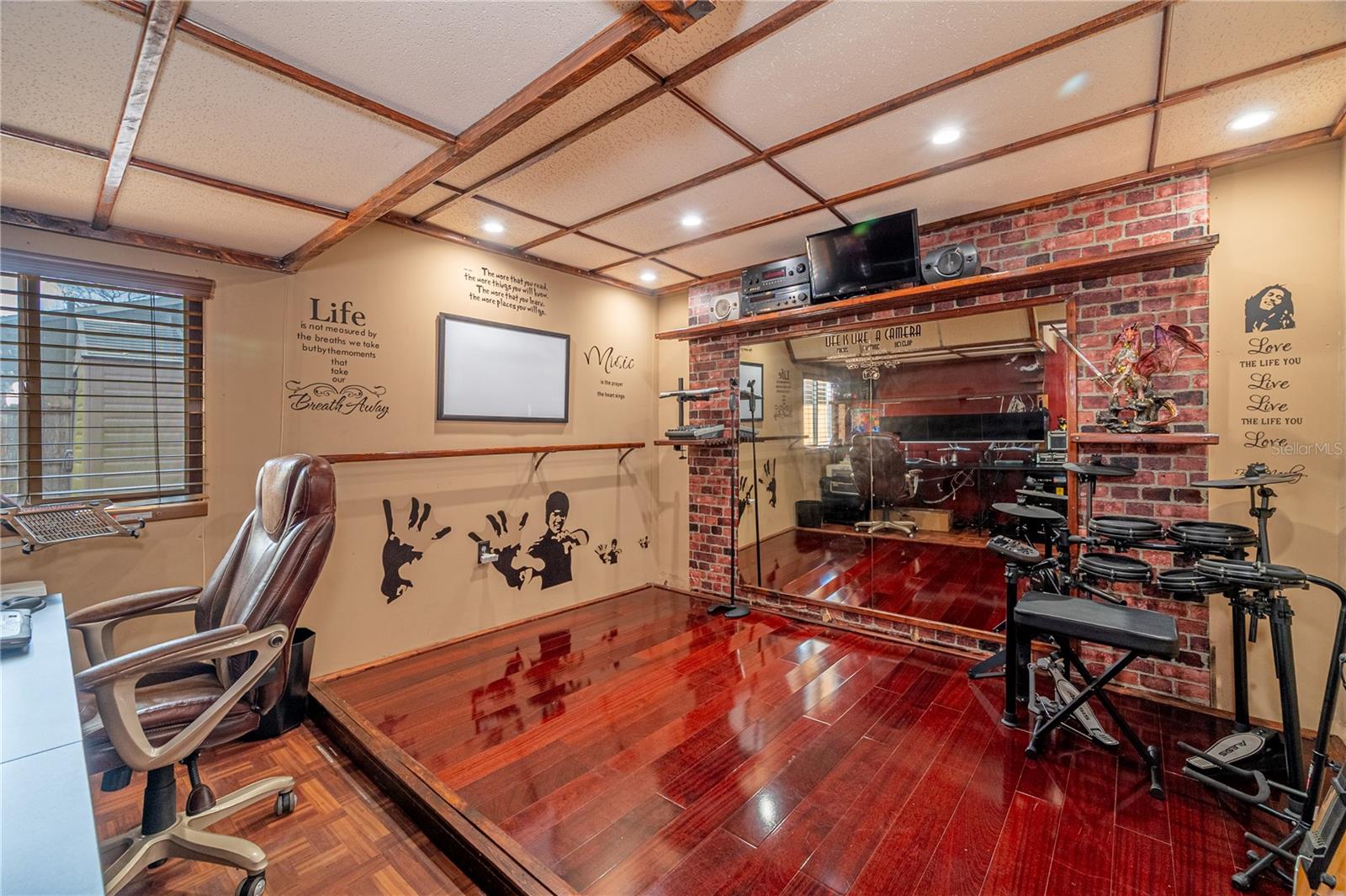 Image 26 of 36 For 7410 5th Avenue N