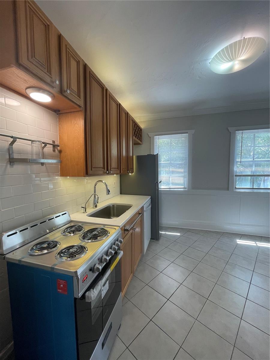 Image 7 of 47 For 2305 Texas Avenue 3