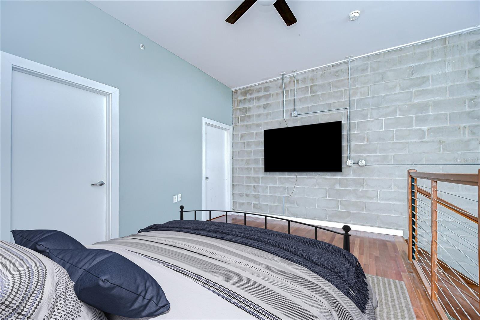 Image 18 of 31 For 2001 2nd Avenue 12