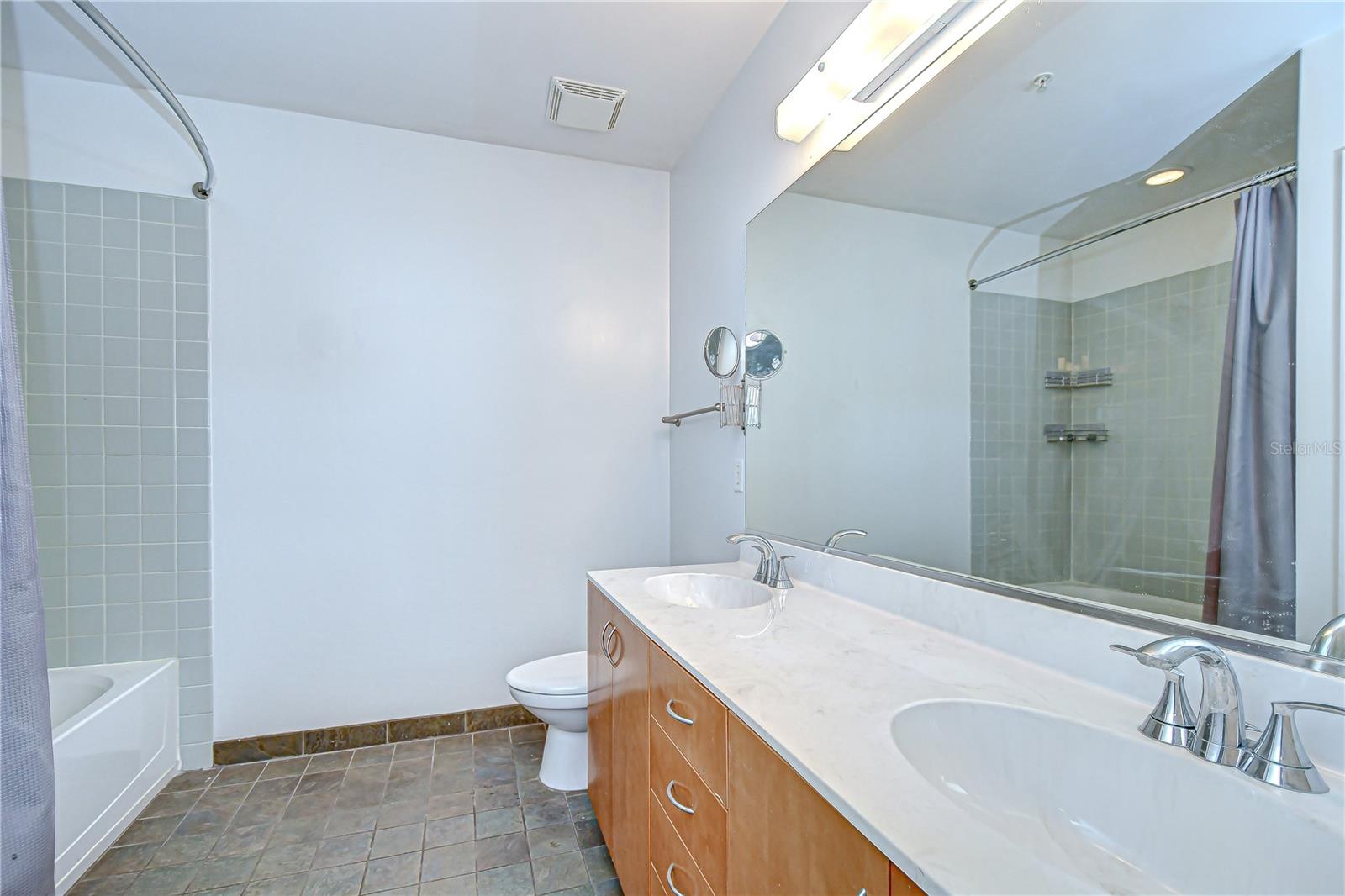 Image 19 of 31 For 2001 2nd Avenue 12