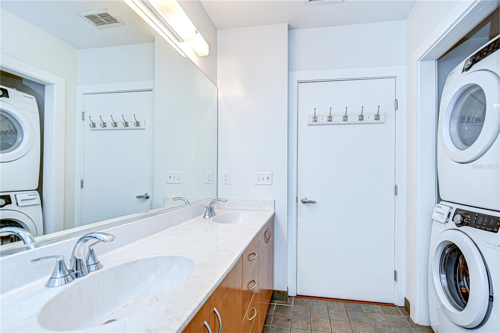 Image 20 of 31 For 2001 2nd Avenue 12