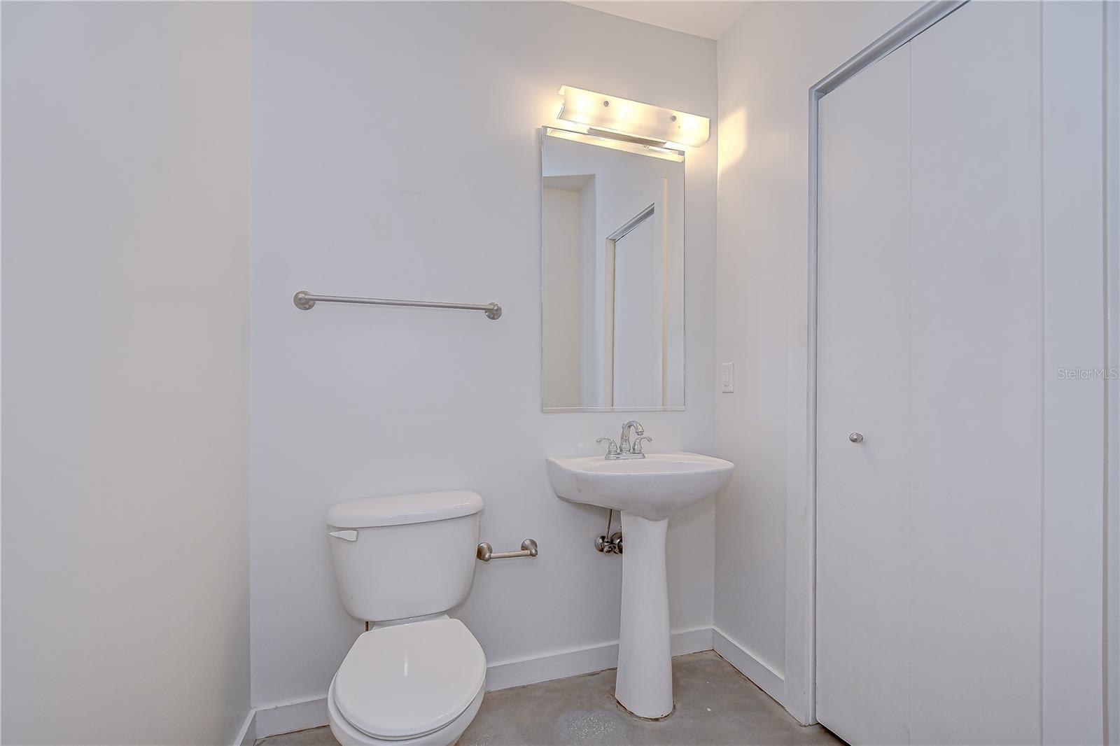 Image 22 of 31 For 2001 2nd Avenue 12