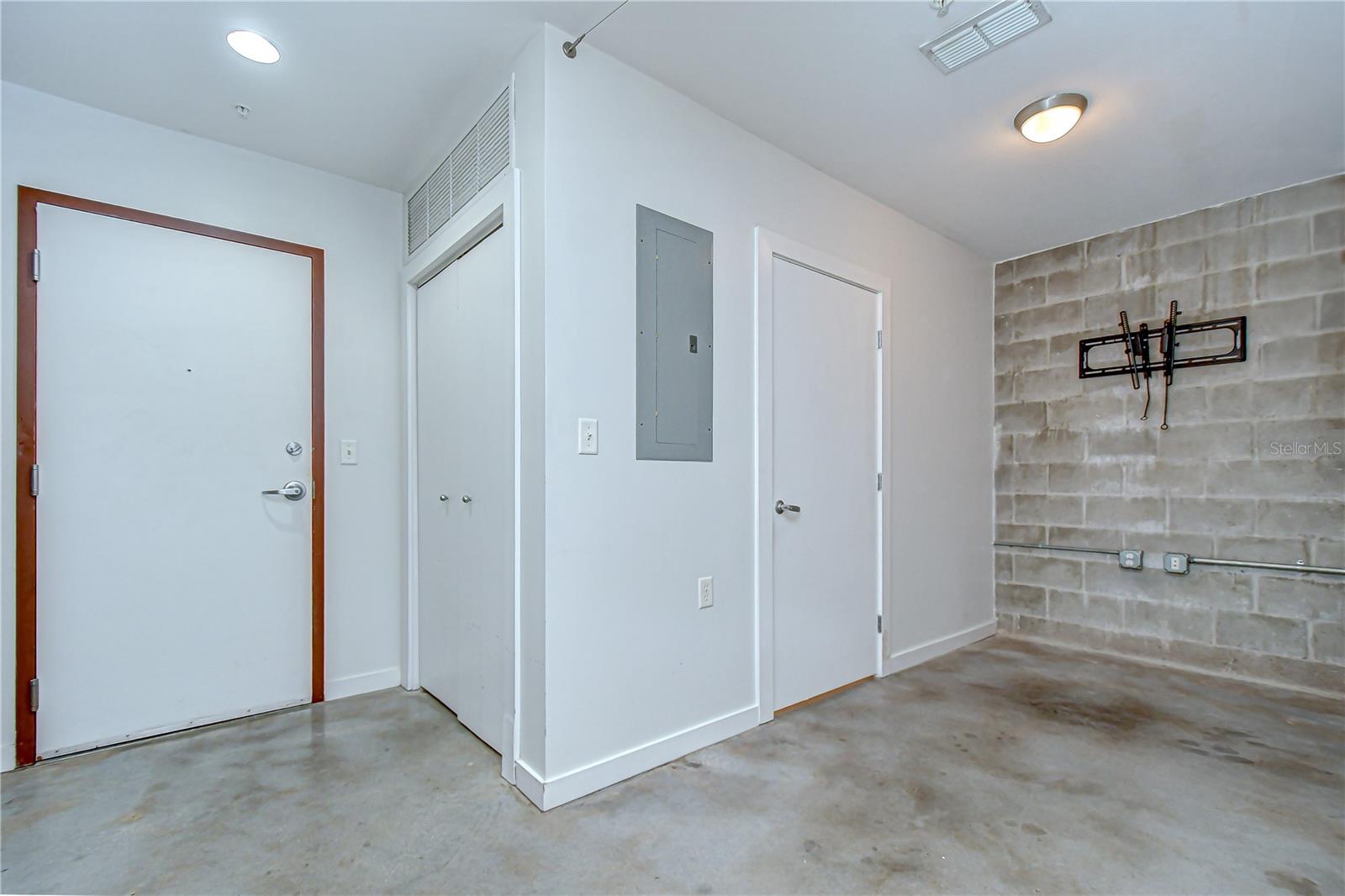 Image 3 of 31 For 2001 2nd Avenue 12