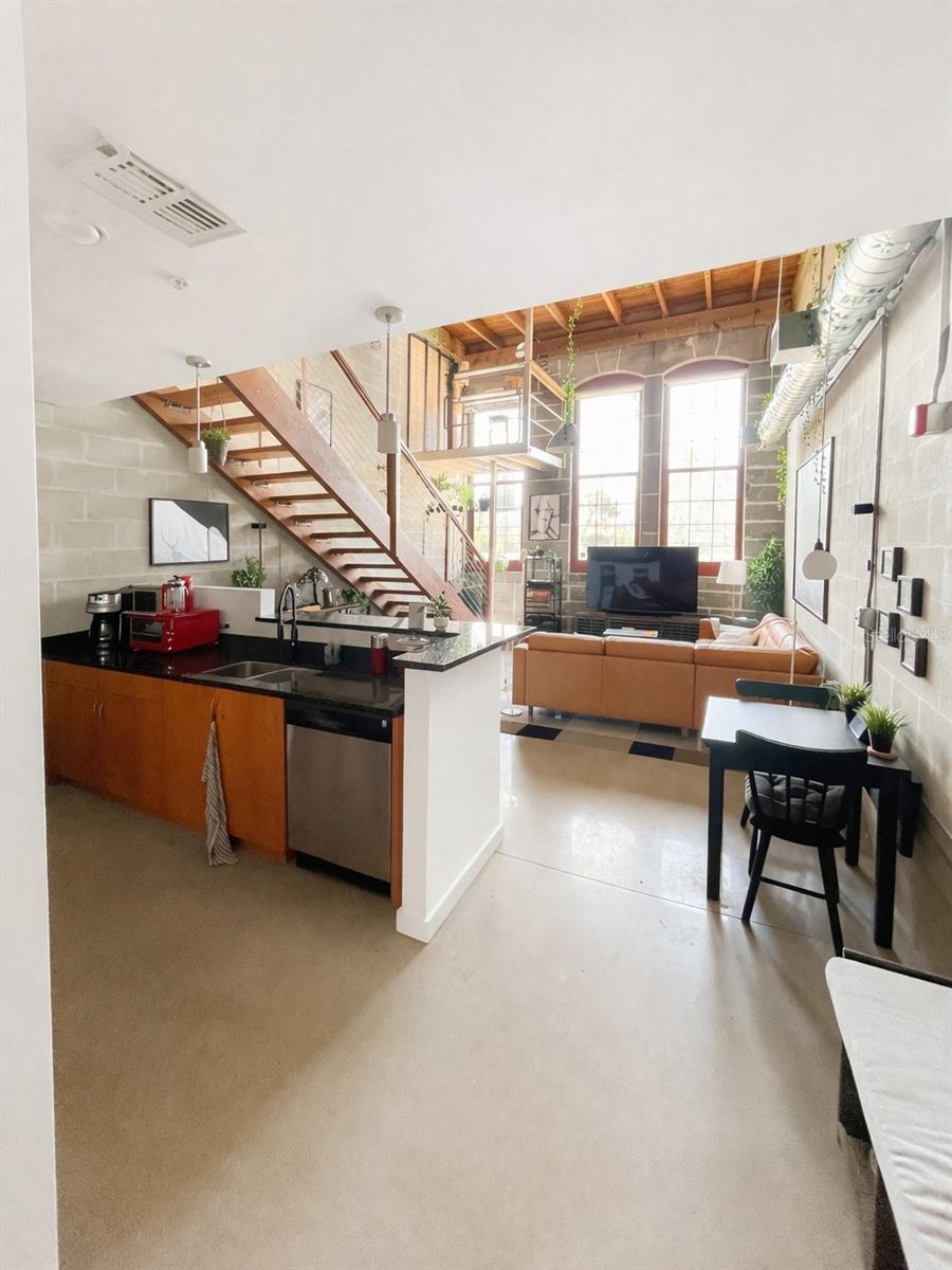 Image 5 of 31 For 2001 2nd Avenue 12