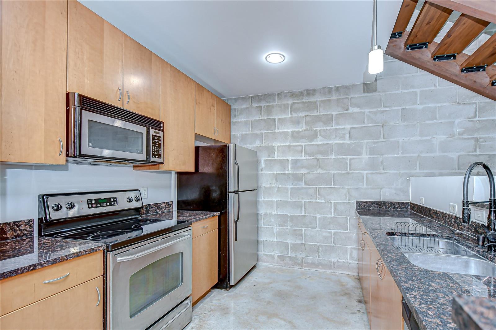 Image 7 of 31 For 2001 2nd Avenue 12