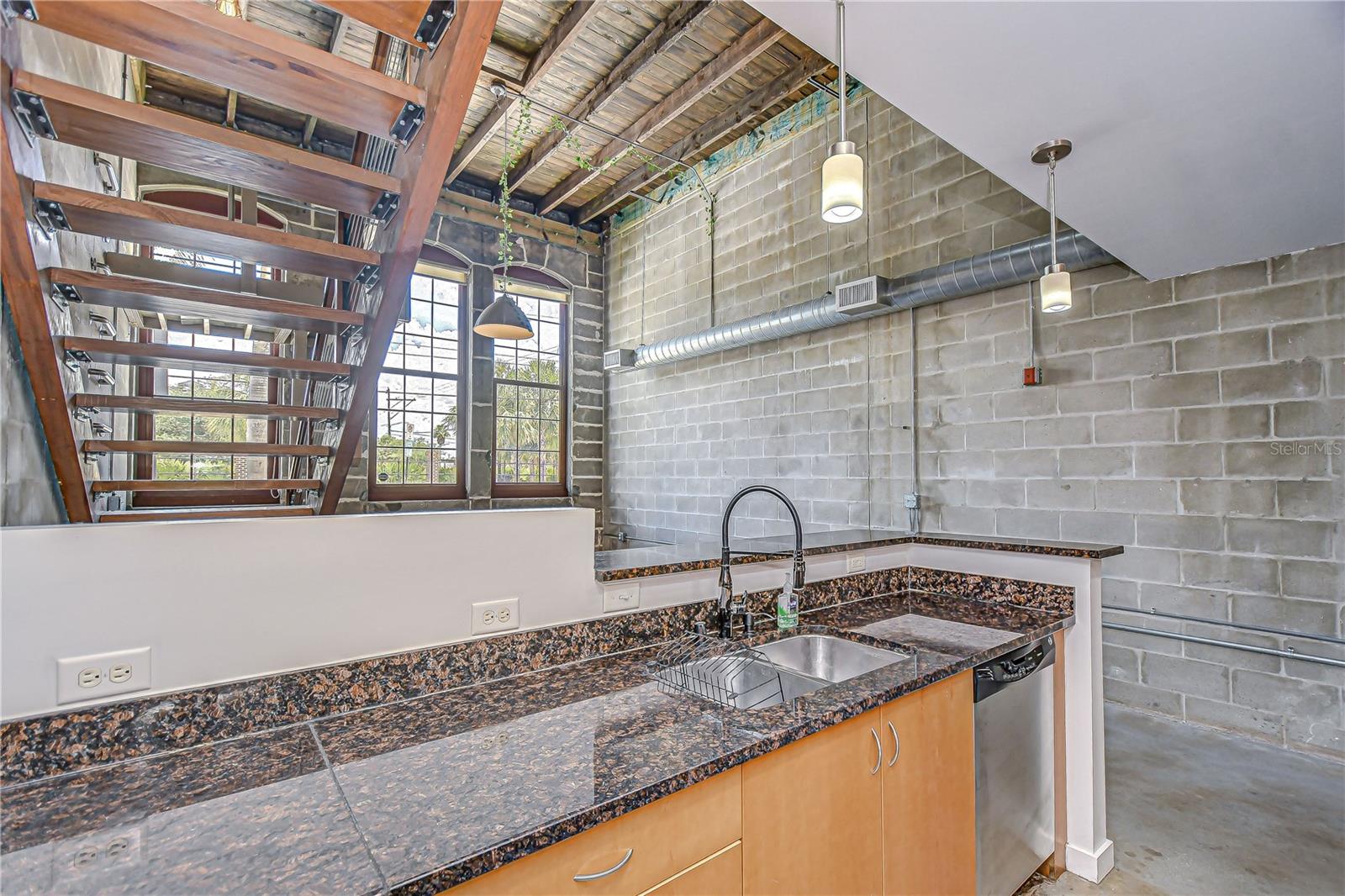 Image 9 of 31 For 2001 2nd Avenue 12