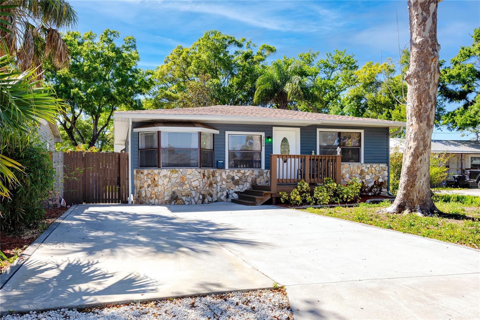 Details for 3626 Queen Street N, ST PETERSBURG, FL 33713