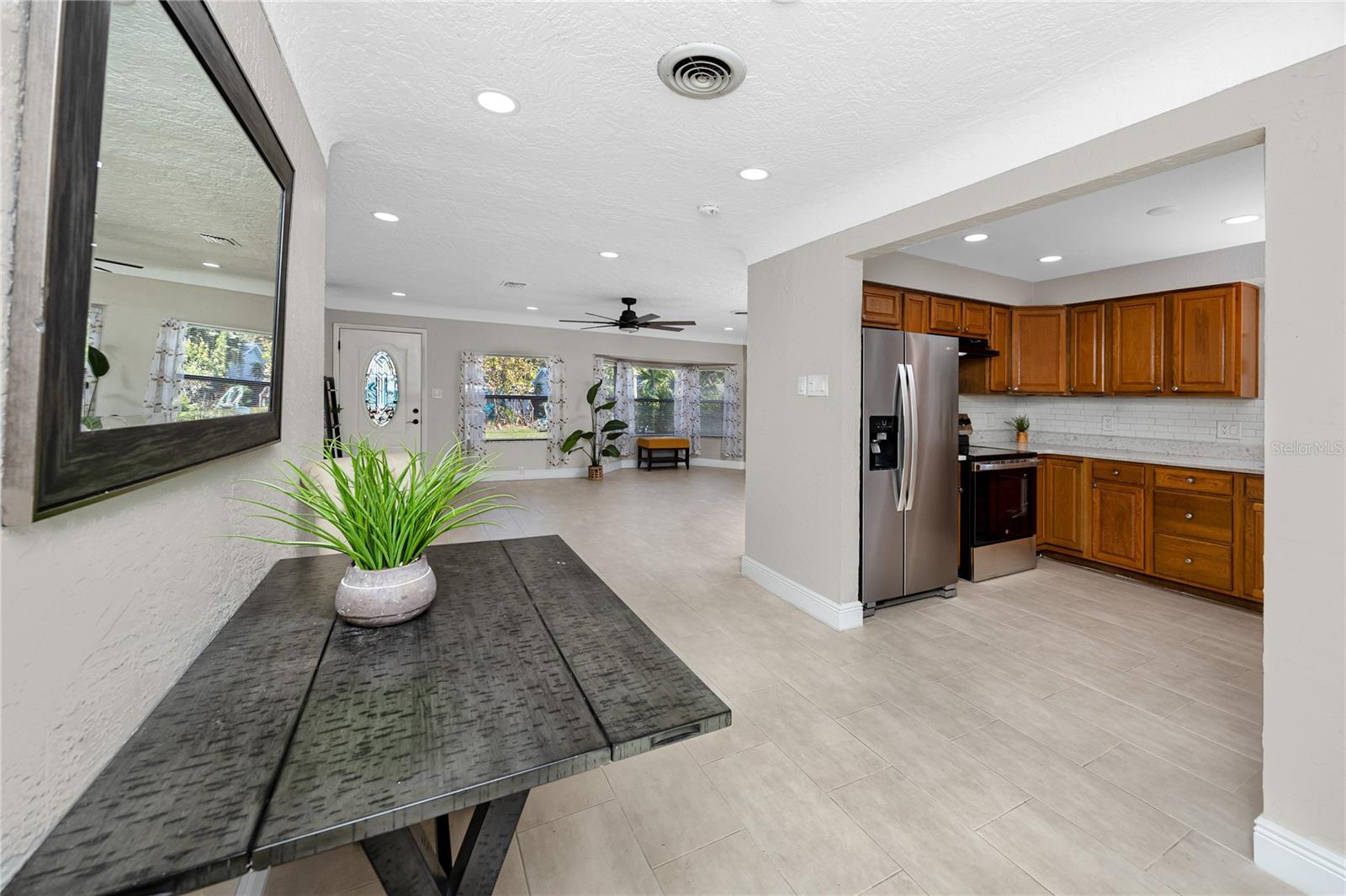 Image 12 of 41 For 3626 Queen Street N