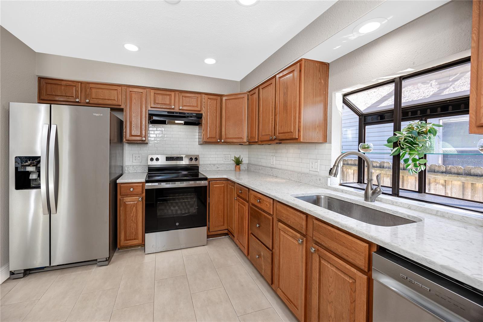 Image 13 of 41 For 3626 Queen Street N