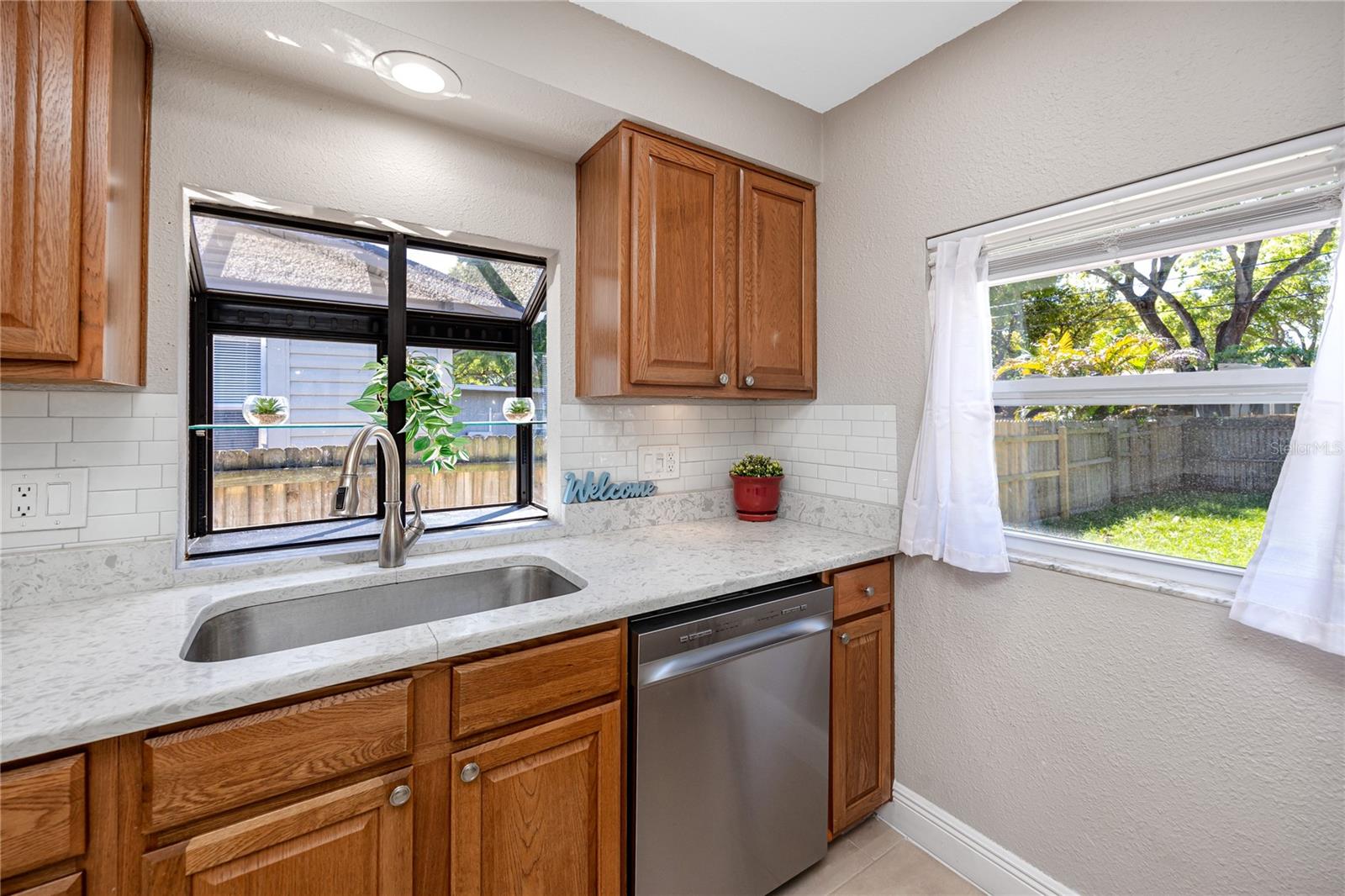 Image 14 of 41 For 3626 Queen Street N