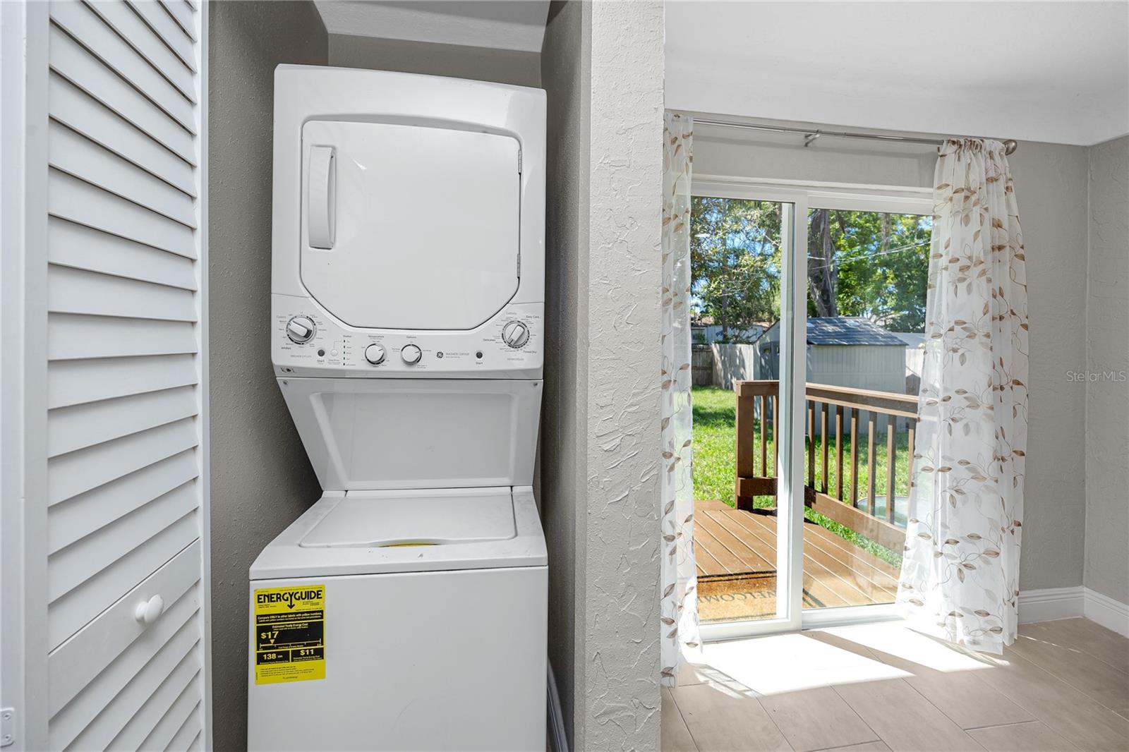 Image 17 of 41 For 3626 Queen Street N