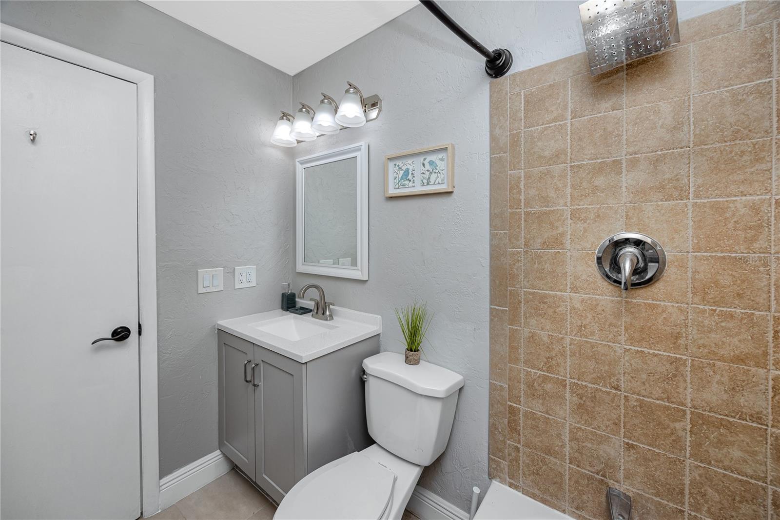 Image 21 of 41 For 3626 Queen Street N