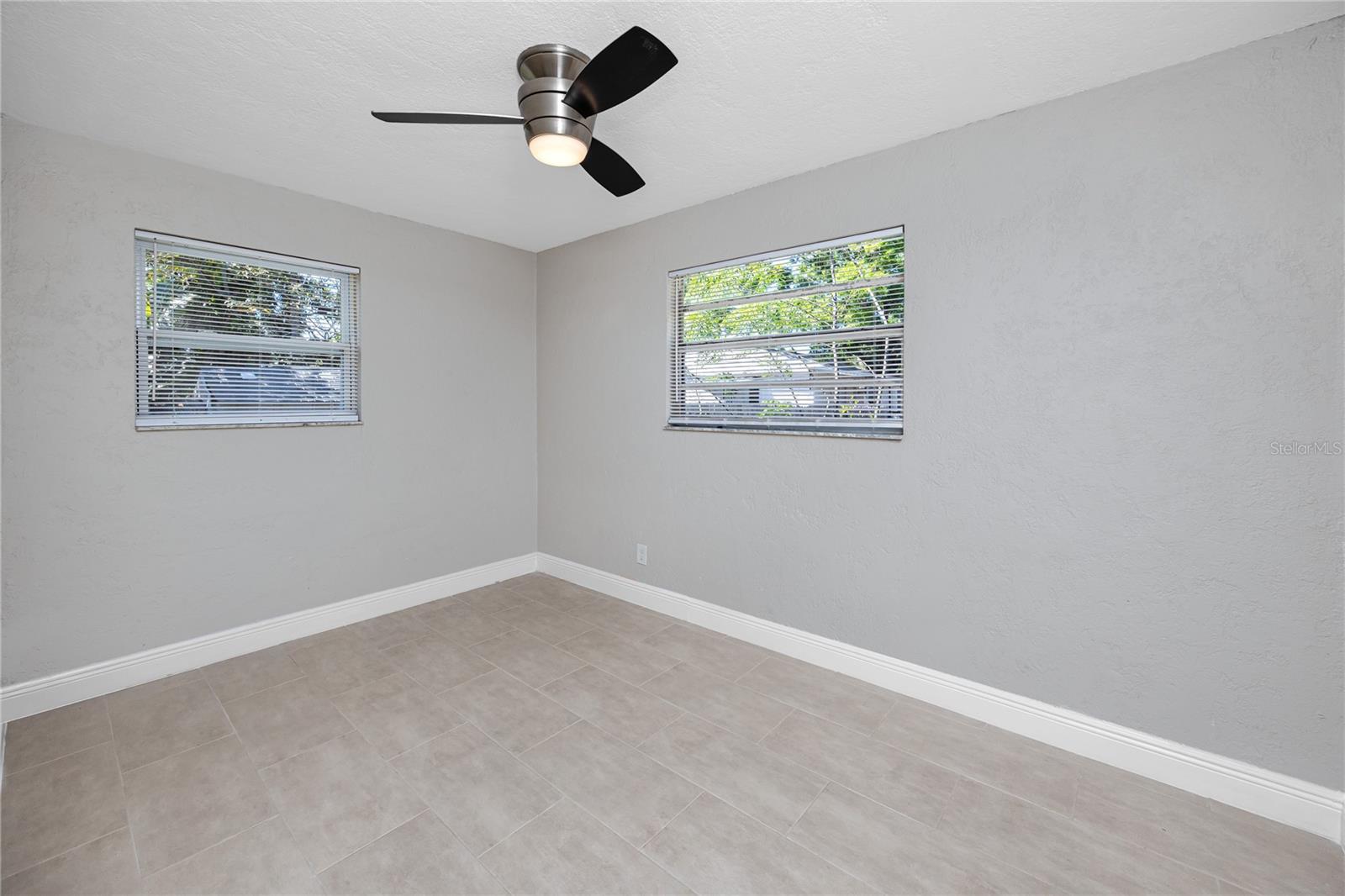 Image 22 of 41 For 3626 Queen Street N